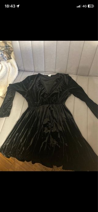 Vestido de terciopelo negro manga larga