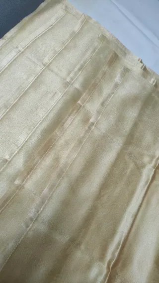 Tovaglioli in tessuto beige e oro