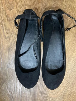 Zapatos planos negros con pulsera