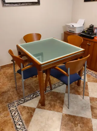 Mesa comedor extensible y 4 sillas