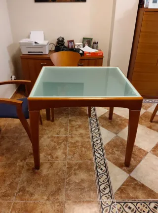 Mesa comedor extensible y 4 sillas