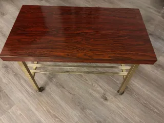 Mesa auxiliar retro con ruedas