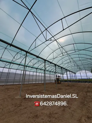 Instalación de plástico y mallas para invernaderos