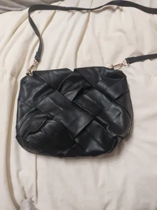 Bolso trenzado cuero negro