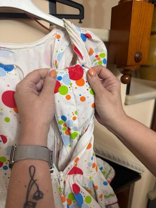 Traje blanco lunares volantes