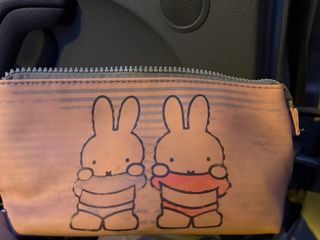 Neceser o estuche con dibujo de conejos