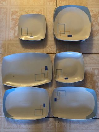 Juego Platos Cuadrados Azul y Blanco