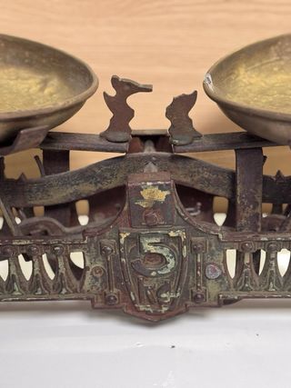 Balanza de peso antigua de hierro 5 kg