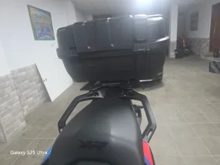 Baúl Top Case Moto para 2 Cascos + soporte GIVI