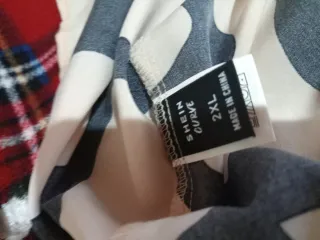 Blusa Shein Curve abullonada bicolor Talla XXXL