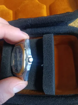 Reloj Citizen Quartz Octogonal Dorado