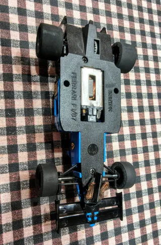 Scalextric Ferrari F1/87 Exin Azul