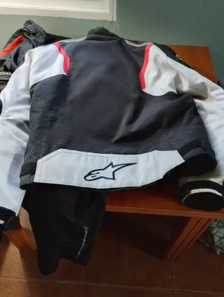 Traje moto Alpinestars negro y rojo