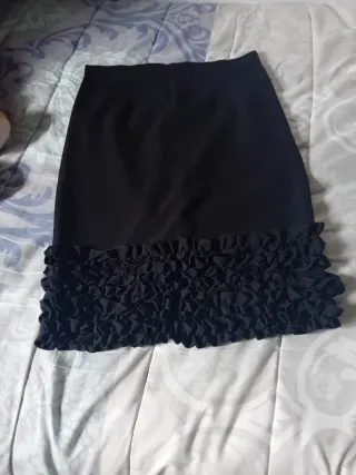 Falda negra con volantes