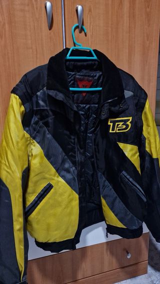 Chaqueta Dainese Moto Negra y Amarilla