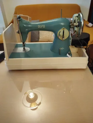Máquina de coser Alfa