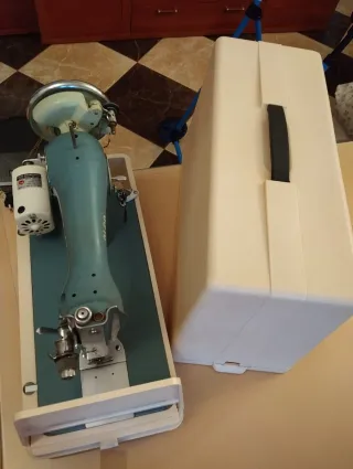 Máquina de coser Alfa