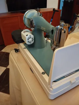 Máquina de coser Alfa