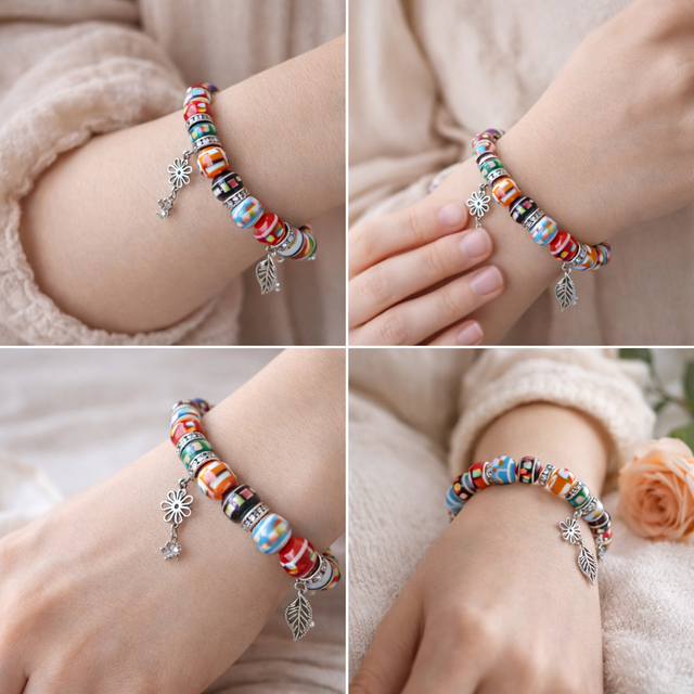 Pulsera Multicolor con Dijes Plateados