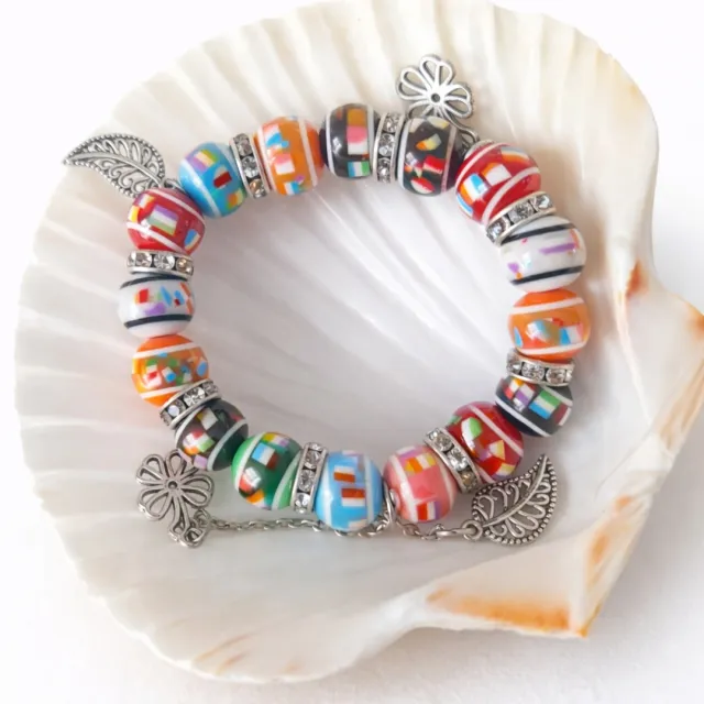 Pulsera Multicolor con Dijes Plateados