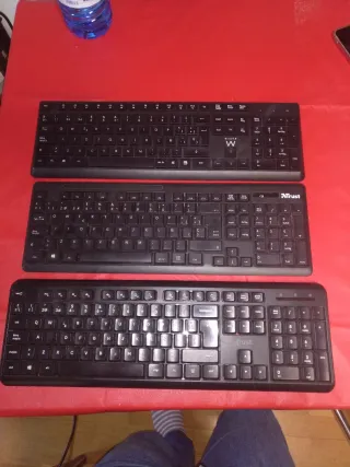 3 Teclados Trust Inalámbricos Ewent Negros