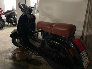Vespa PK 1984 Negra Cromados Asiento Marrón