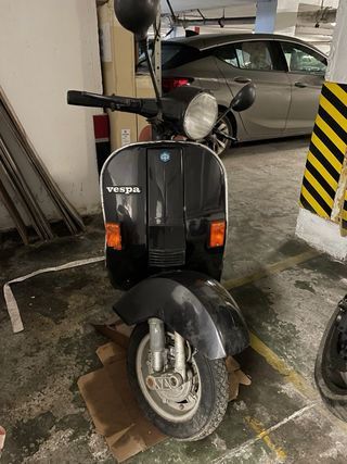 Vespa PK 1984 Negra Cromados Asiento Marrón