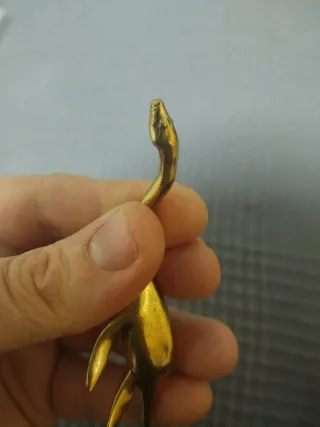 Precioso Plesiosaurio de latón macizo DETALLES