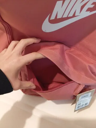 Mochila Nike. 25 litros. Nueva. Con etiqueta. Rosa