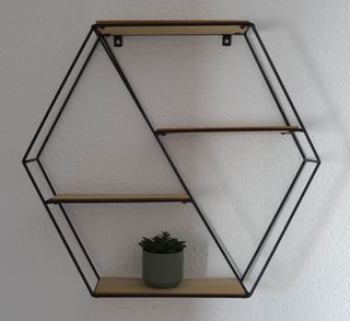 Estantería Hexagonal Negra y Madera