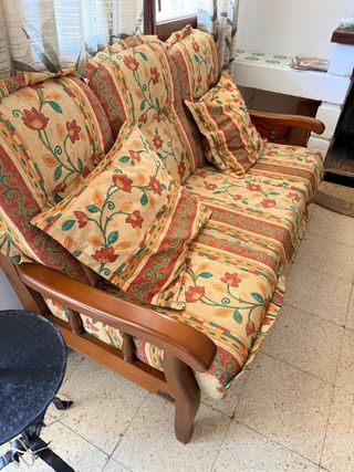 Sofá y sillones con estampado floral