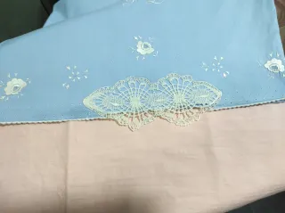 Sábana antigua bordada a mano azul