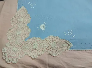 Sábana antigua bordada a mano azul