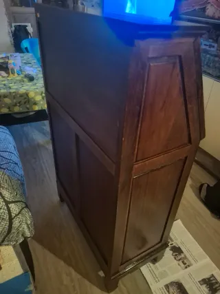 Escritorio antiguo de madera tallada. Urge venta!!