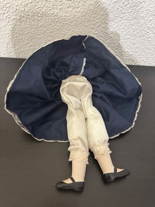 Muñeca de porcelana antigua de 35 centimetros.