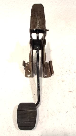 PEDAL EMBRAGUE DACIA LOGAN II