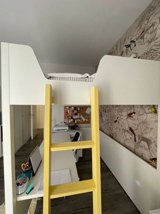 Cama alta con escritorio madera