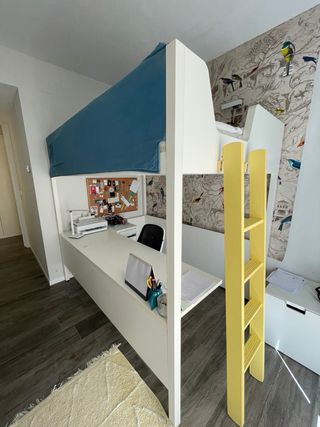 Cama alta con escritorio madera