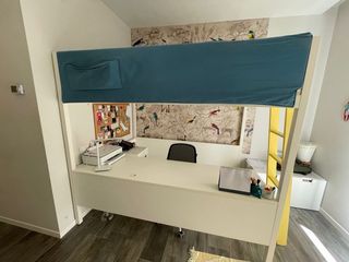 Cama alta con escritorio madera