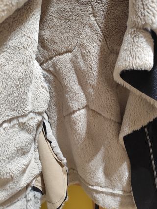 Chaqueta negra con estrella plateada