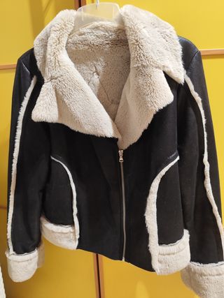 Chaqueta negra con estrella plateada