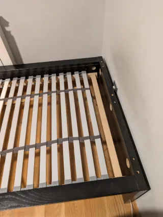 Estructura Malm 90x200 negra y somier lönset Ikea.