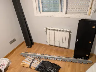 Estructura Malm 90x200 negra y somier lönset Ikea.