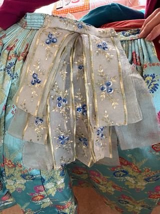 Vestido de fallera azul con flores