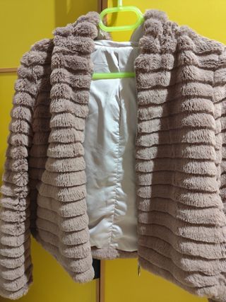 Chaqueta de pelo rosa palo