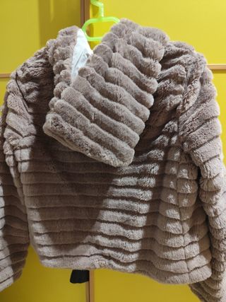 Chaqueta de pelo rosa palo