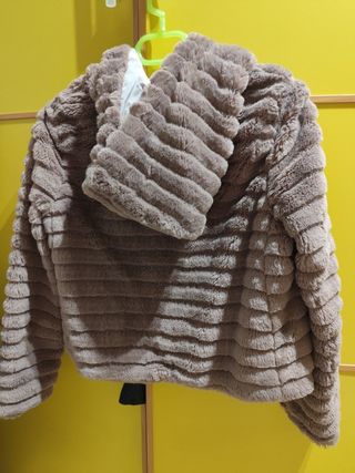 Chaqueta de pelo rosa palo