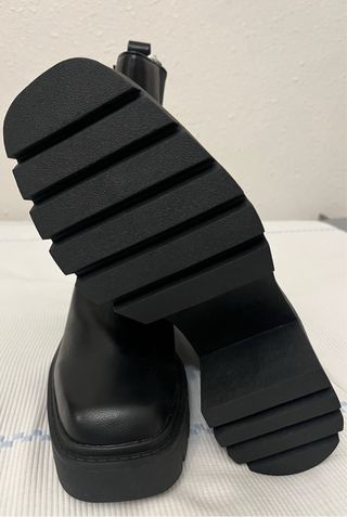 Botas Nuevas Bershka Tacón Grueso Negras