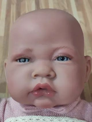 Muñeca bebé realista