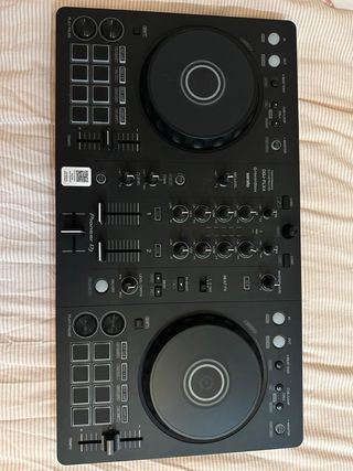 Pack DJ: Controladora, Auriculares y Altavoces